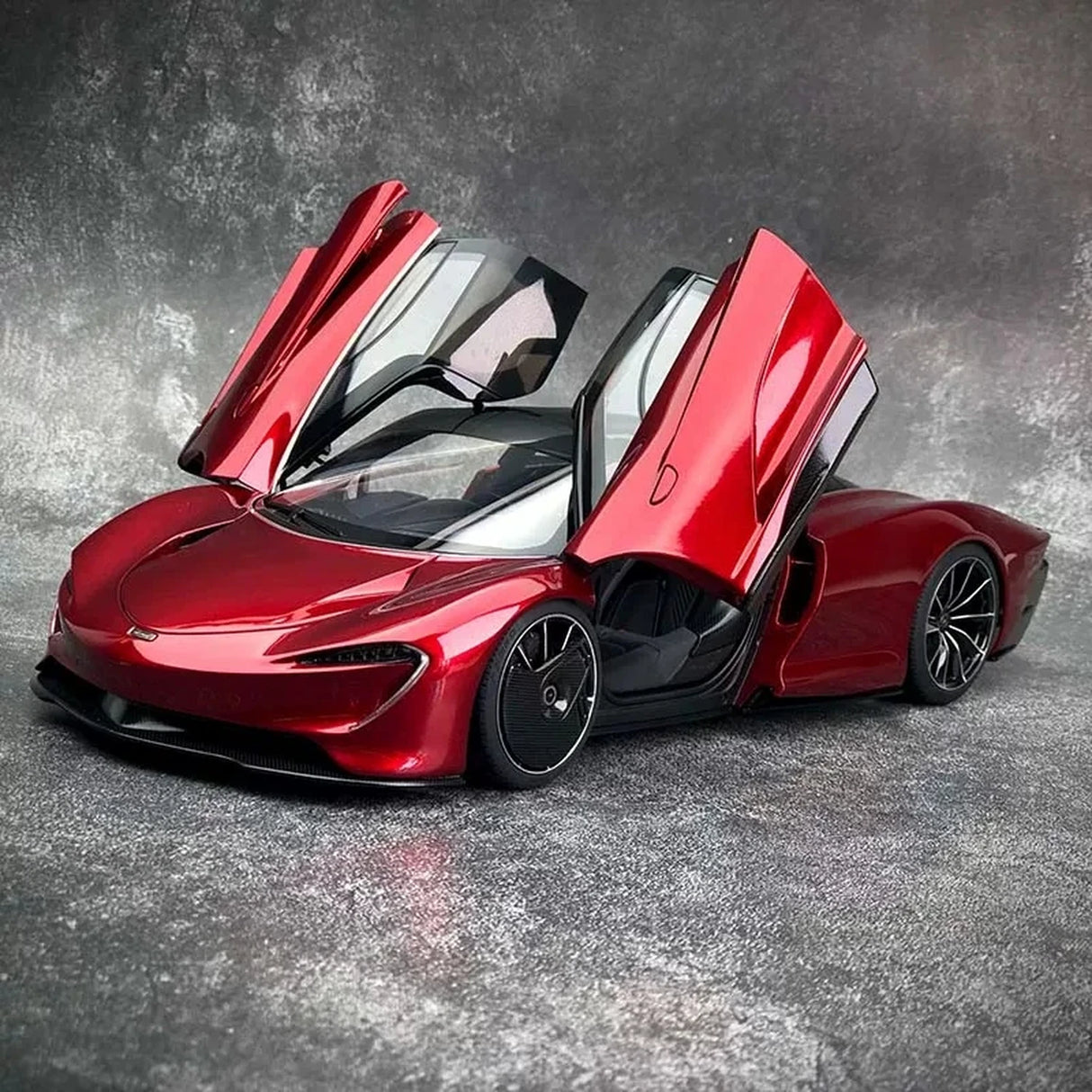 AutoArt McLaren 2020 سبيدتيل ريد 1:18 – نموذج معدني قابل للجمع من القالب المصبوب
