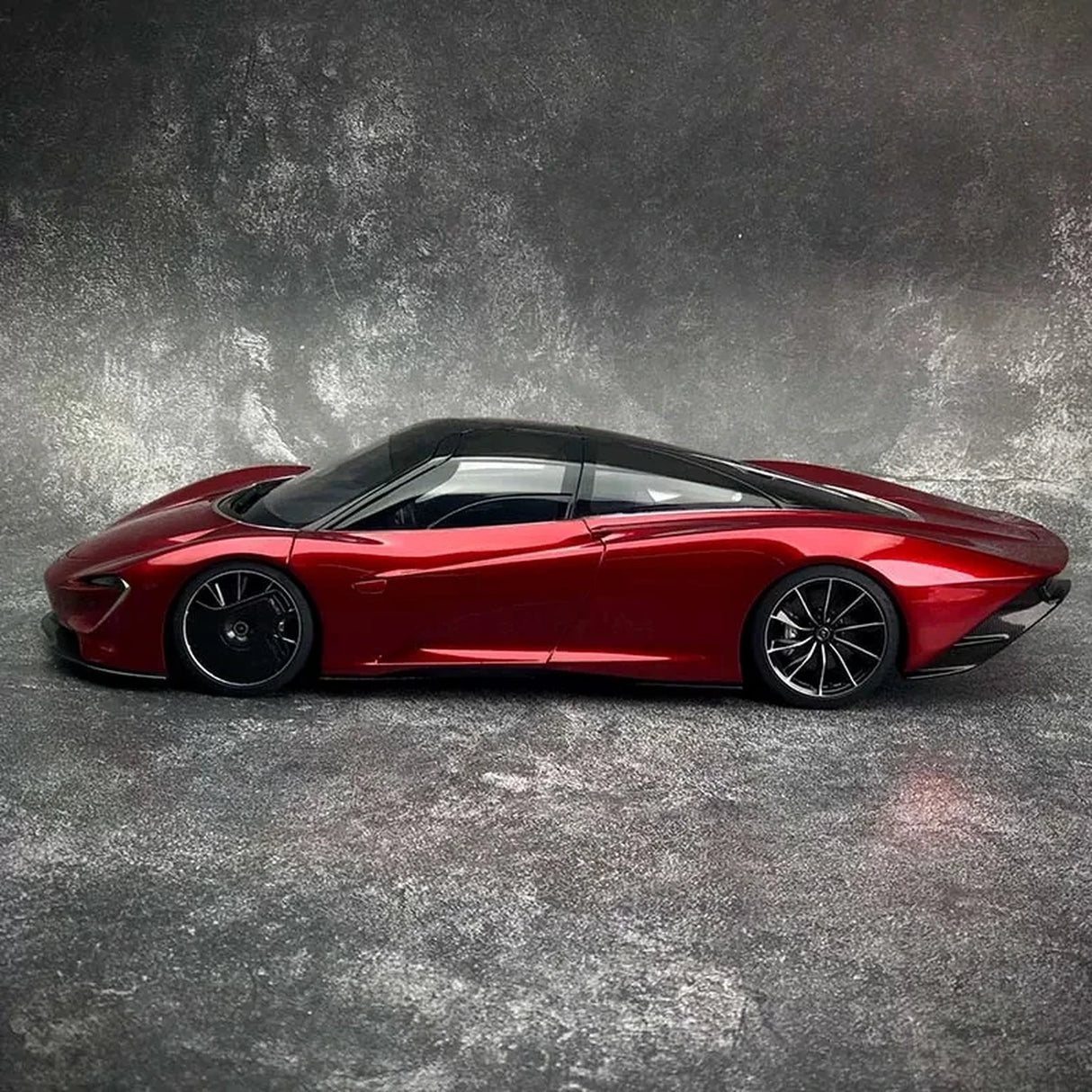 AutoArt McLaren 2020 سبيدتيل ريد 1:18 – نموذج معدني قابل للجمع من القالب المصبوب