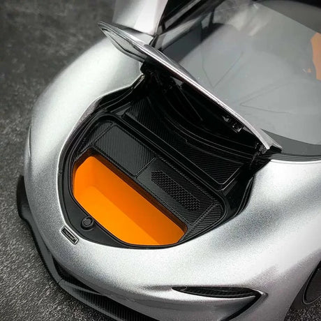 AutoArt McLaren 2020 سبيدتيل سيلفر 1:18 – نموذج معدني قابل للجمع من القالب المصبوب