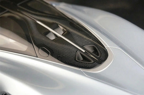 AutoArt McLaren 2020 Speedtail Argento e Blu 1:18 – Modello da collezione pressofuso