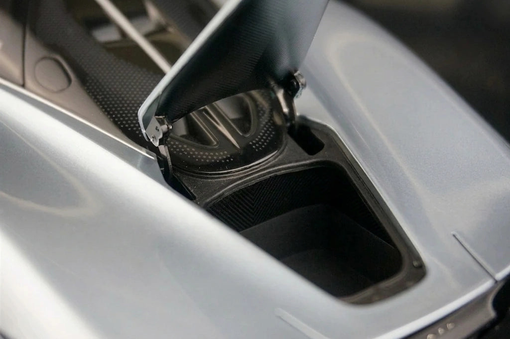 AutoArt McLaren 2020 Speedtail Argento e Blu 1:18 – Modello da collezione pressofuso
