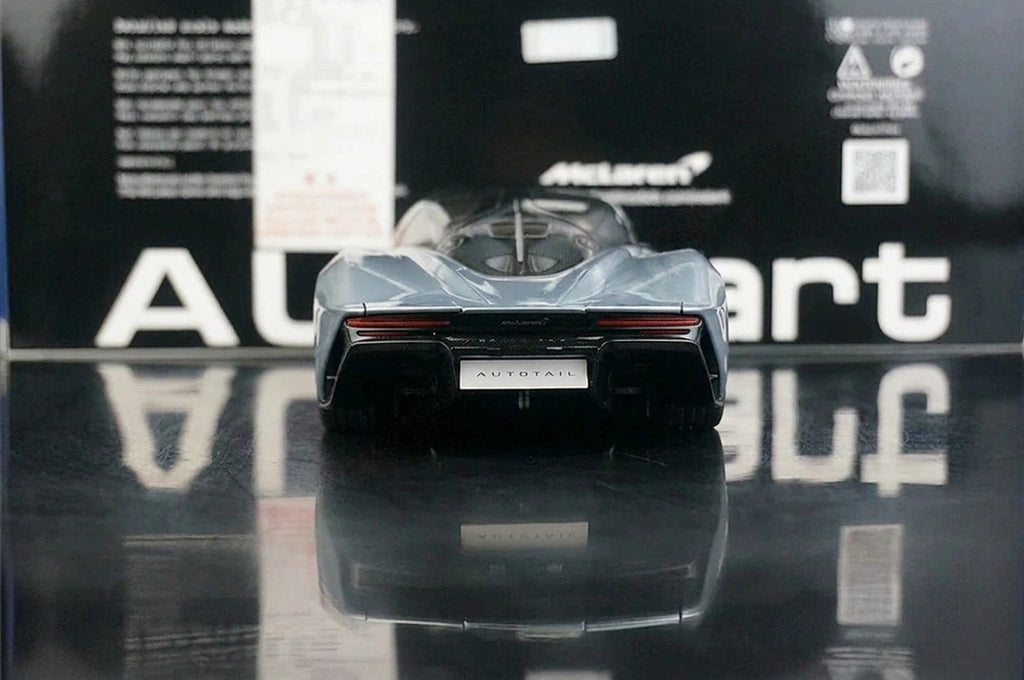 AutoArt McLaren 2020 Speedtail Argento e Blu 1:18 – Modello da collezione pressofuso