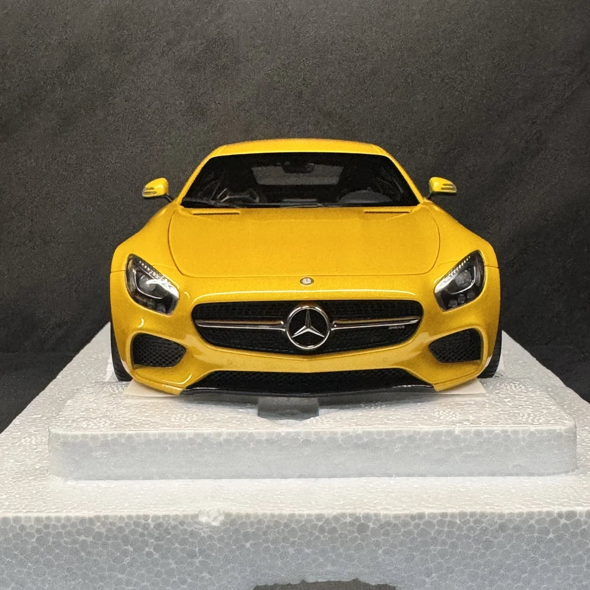 [AutoArt] 1:18 Mercedes- نموذج سياراتAMG 2015 GT S الأصفر مصبوب.