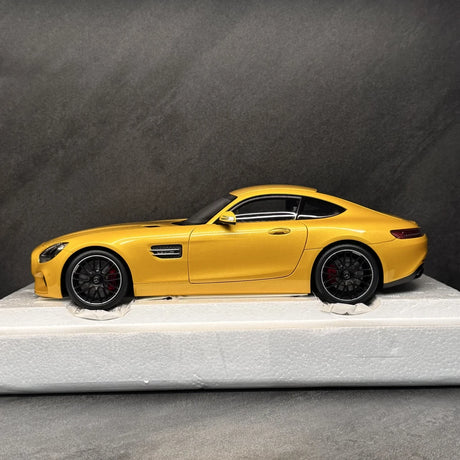[AutoArt] 1:18 Mercedes- نموذج سياراتAMG 2015 GT S الأصفر مصبوب.