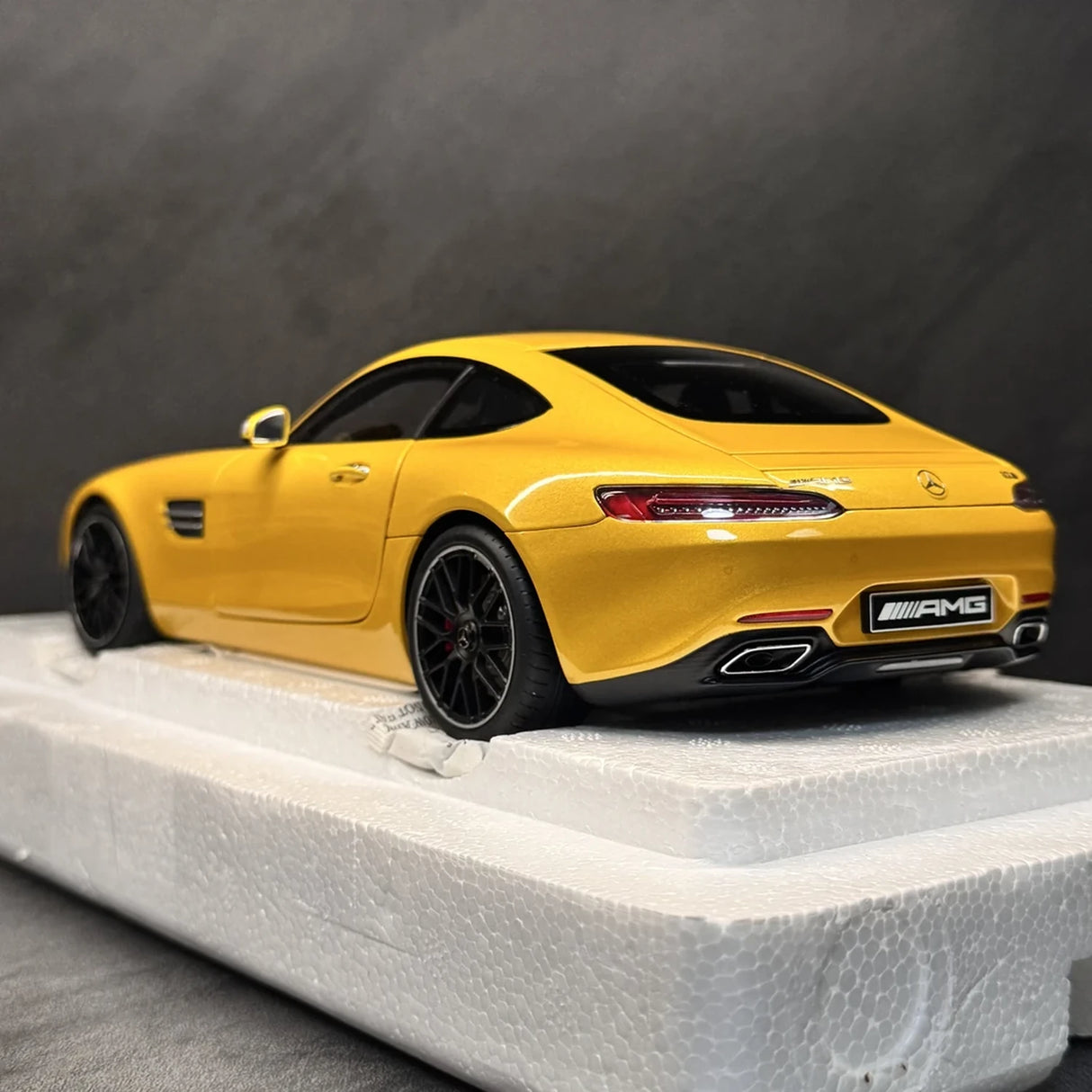 [AutoArt] 1:18 Mercedes- نموذج سياراتAMG 2015 GT S الأصفر مصبوب.