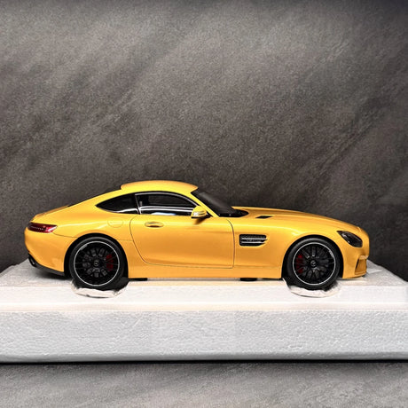 [AutoArt] 1:18 Mercedes- نموذج سياراتAMG 2015 GT S الأصفر مصبوب.
