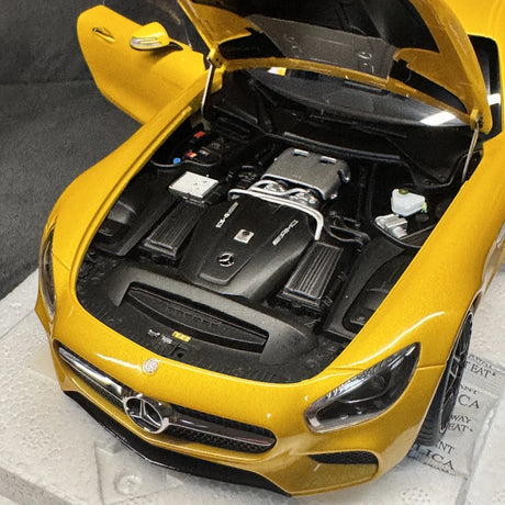 [AutoArt] 1:18 Mercedes- نموذج سياراتAMG 2015 GT S الأصفر مصبوب.