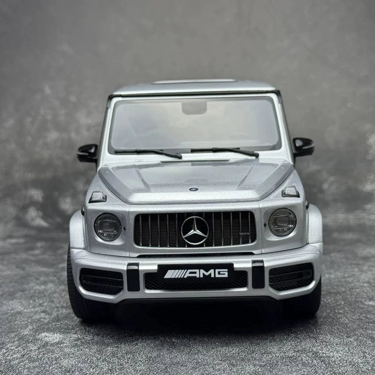 [AutoArt] 1:18 Mercedes-AMG 2019 G 63 Silber-Modellwagen in Druckguss