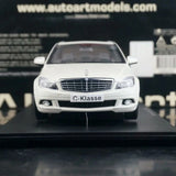 [AutoArt] 1:18 Mercedes-Benz 2007 Classe C Sedan Modello Bianco Modello Pressofuso