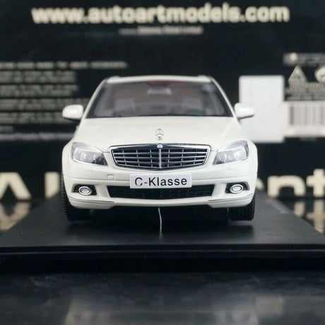 [AutoArt] 1:18 Mercedes-Benz 2007 Classe C Sedan Modello Bianco Modello Pressofuso