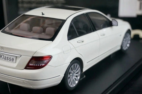 [AutoArt] 1:18 Mercedes-Benz 2007 Classe C Sedan Modello Bianco Modello Pressofuso