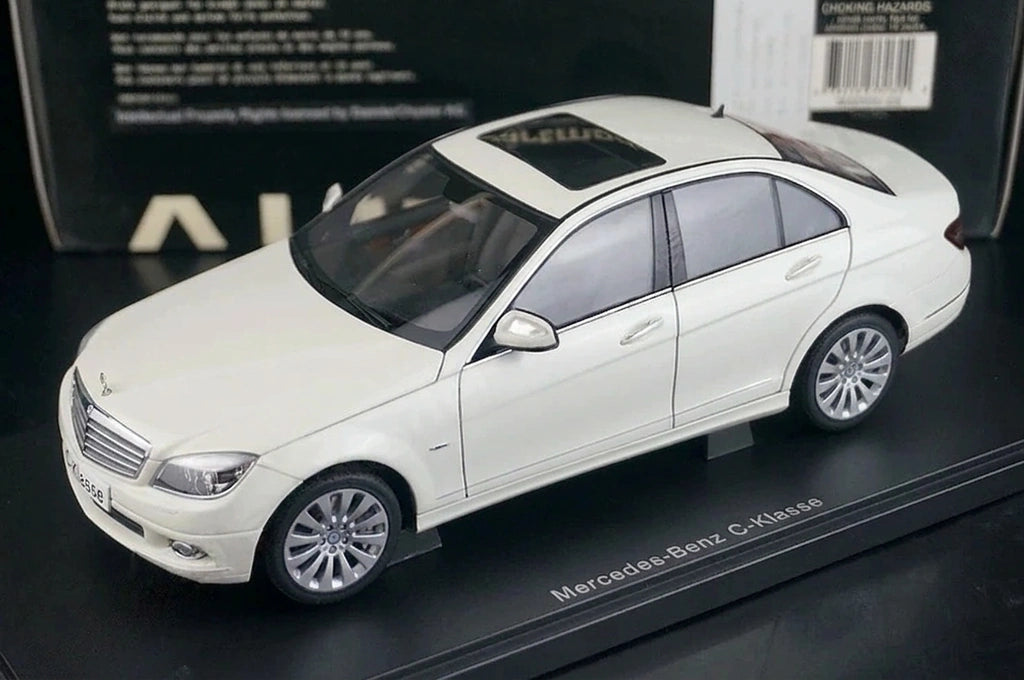 [AutoArt] 1:18 Mercedes-Benz 2007 Classe C Sedan Modello Bianco Modello Pressofuso