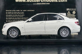 [AutoArt] 1:18 Mercedes-Benz 2007 Classe C Sedan Modello Bianco Modello Pressofuso