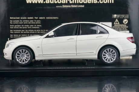 [AutoArt] 1:18 Mercedes-Benz 2007 Classe C Sedan Modello Bianco Modello Pressofuso