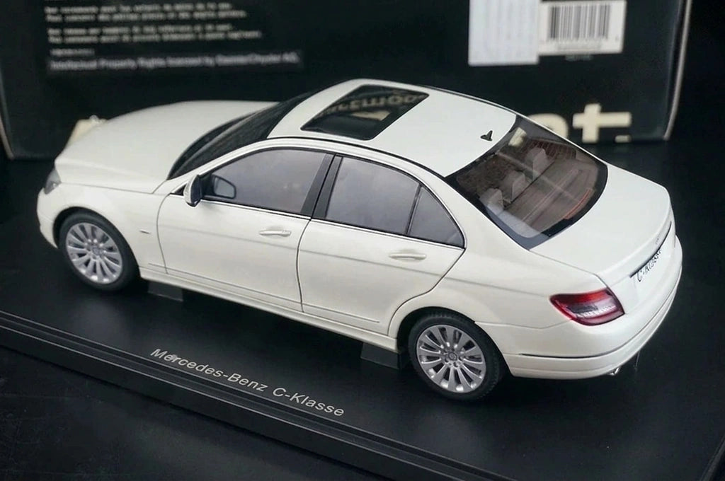 [AutoArt] 1:18 Mercedes-Benz 2007 Classe C Sedan Modello Bianco Modello Pressofuso