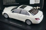 [AutoArt] 1:18 Mercedes-Benz 2007 Classe C Sedan Modello Bianco Modello Pressofuso