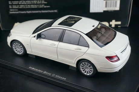 [AutoArt] 1:18 Mercedes-Benz 2007 Classe C Sedan Modello Bianco Modello Pressofuso