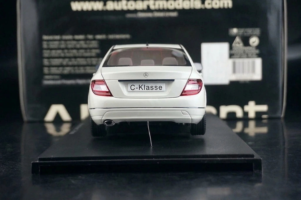 [AutoArt] 1:18 Mercedes-Benz 2007 Classe C Sedan Modello Bianco Modello Pressofuso
