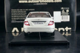 [AutoArt] 1:18 Mercedes-Benz 2007 Classe C Sedan Modello Bianco Modello Pressofuso