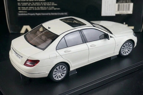 [AutoArt] 1:18 Mercedes-Benz 2007 Classe C Sedan Modello Bianco Modello Pressofuso