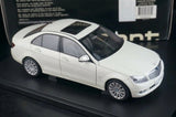 [AutoArt] 1:18 Mercedes-Benz 2007 Classe C Sedan Modello Bianco Modello Pressofuso