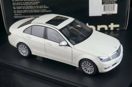 [AutoArt] 1:18 Mercedes-Benz 2007 Classe C Sedan Modello Bianco Modello Pressofuso