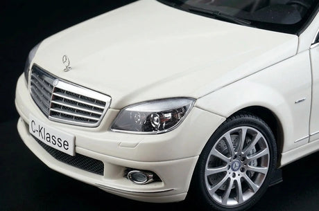 [AutoArt] 1:18 Mercedes-Benz 2007 Classe C Sedan Modello Bianco Modello Pressofuso