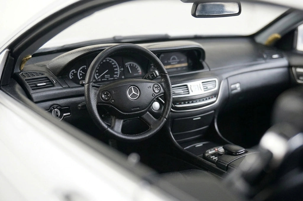 [AutoArt] 1:18 Mercedes-Benz 2007 CL63 AMG Auto in miniatura argento in metallo pressofuso