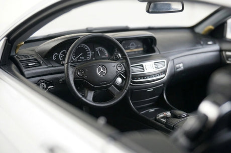 [AutoArt] 1:18 Mercedes-Benz 2007 CL63 AMG Auto in miniatura argento in metallo pressofuso