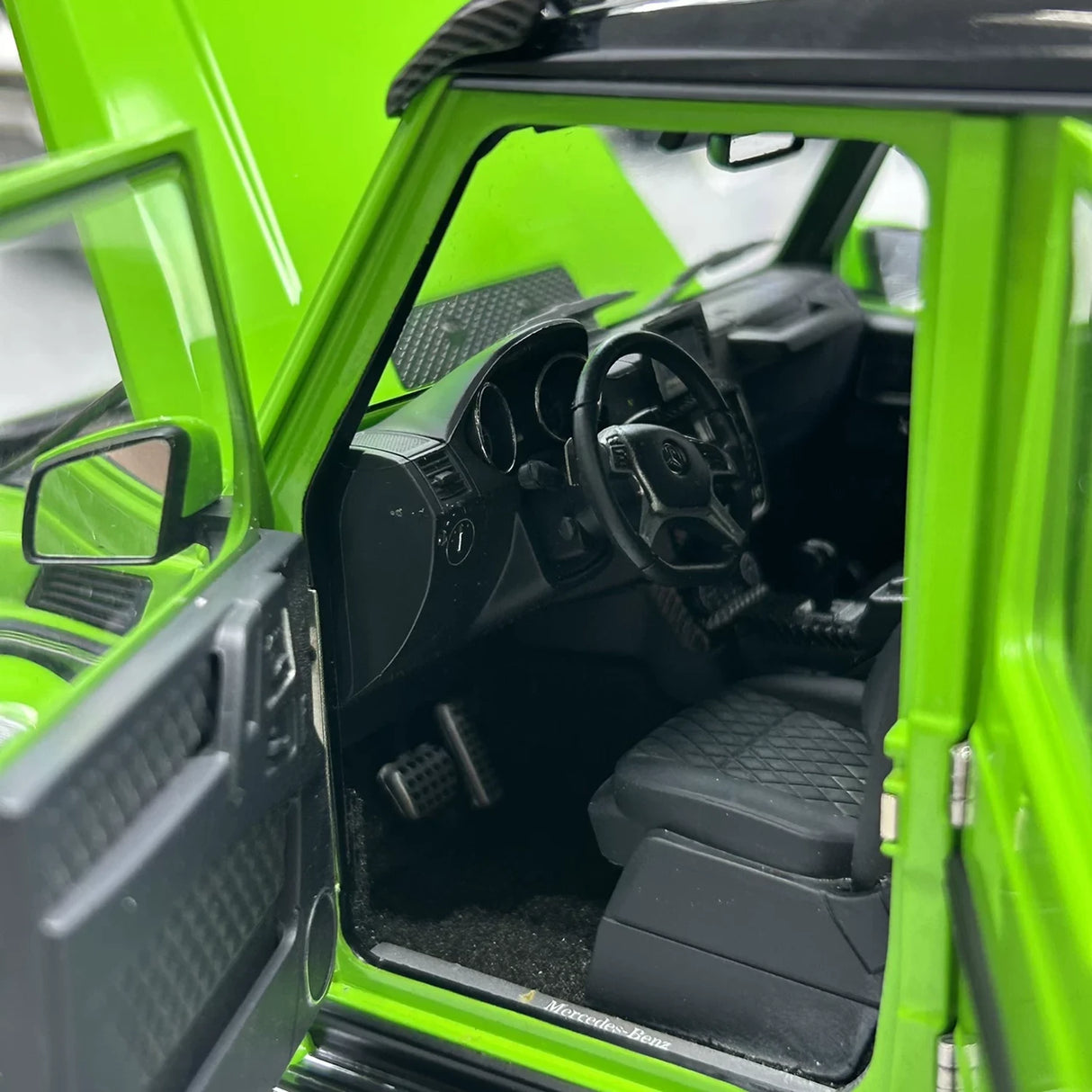 AutoArt Mercedes-Benz 2015 G 500 4x4 cuadrado Alien Green 1:18 – Modelo de fundición a presión coleccionable