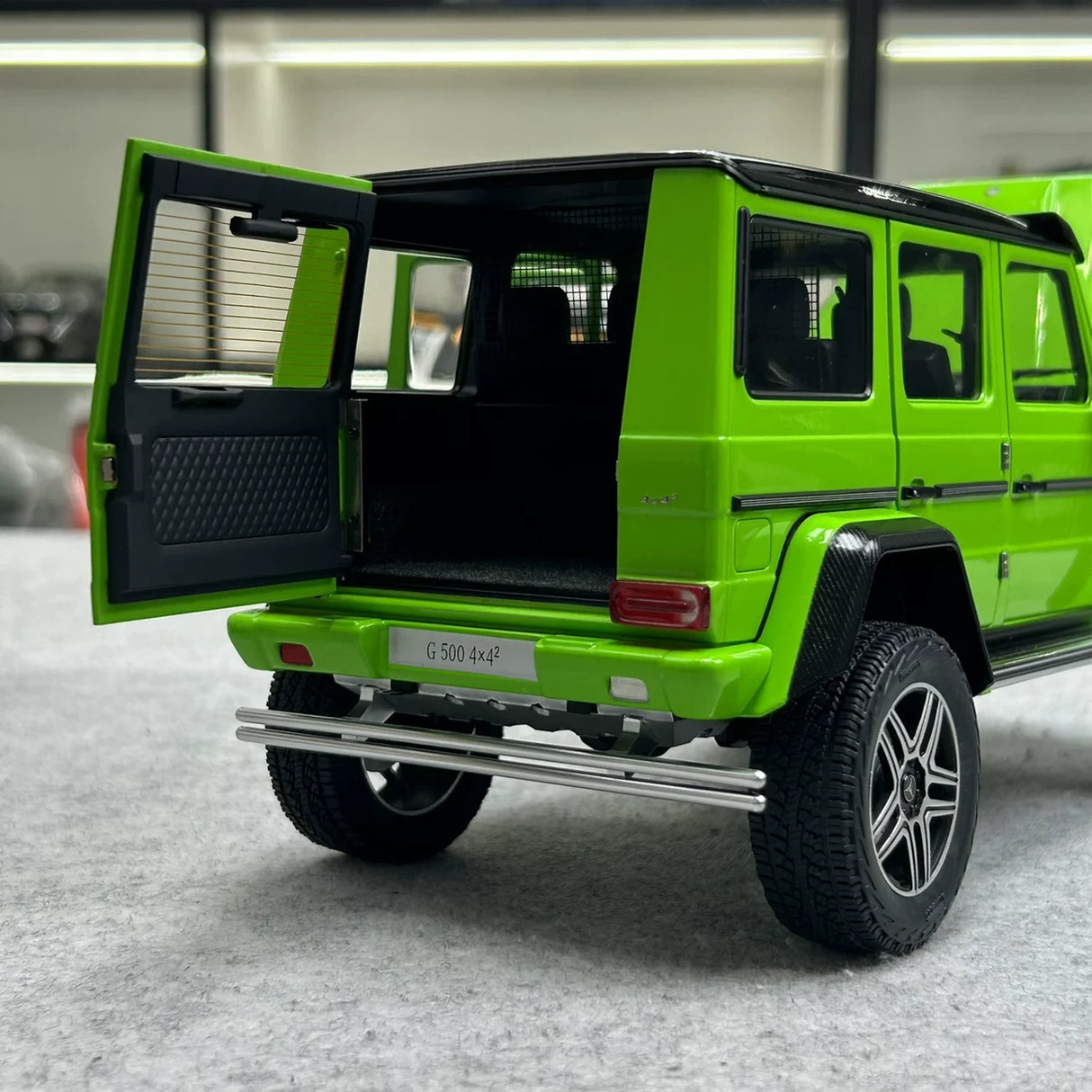 AutoArt Mercedes-Benz 2015 G 500 4x4 cuadrado Alien Green 1:18 – Modelo de fundición a presión coleccionable