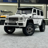 AutoArt Mercedes-Benz 2015 G 500 4x4 Squared White 1:18 – samlarobjekt gjutna modeller i gjutna form