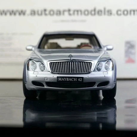 [AutoArt] 1:18 Mercedes-Maybach 2002 62 modello di auto argento e blu in metallo pressofuso