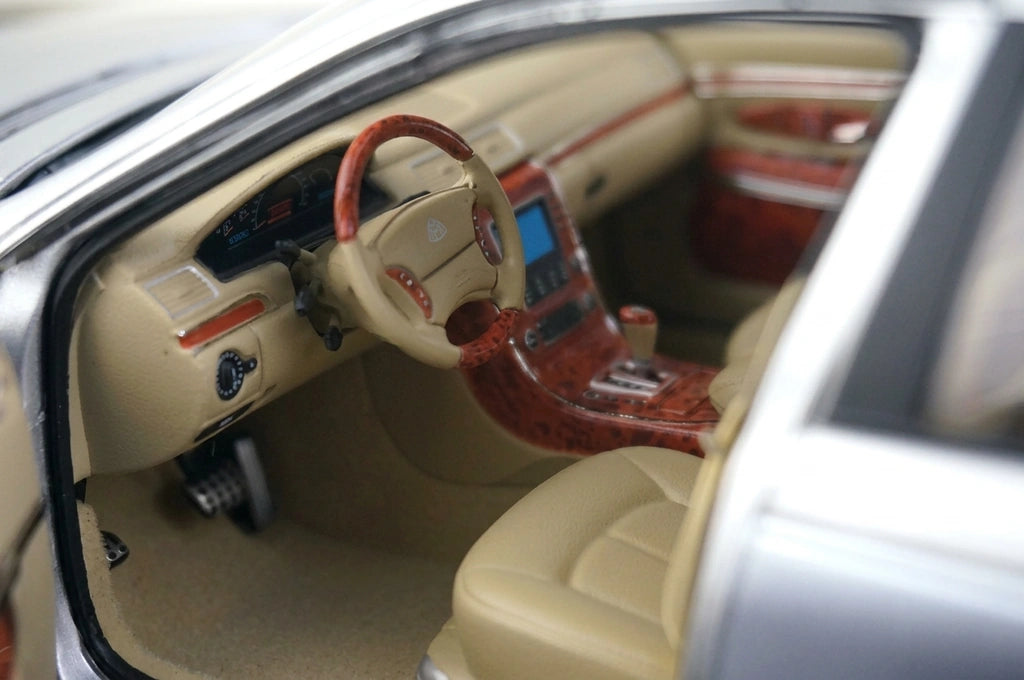 [AutoArt] 1:18 Mercedes-Maybach 2002 62 modello di auto argento e blu in metallo pressofuso