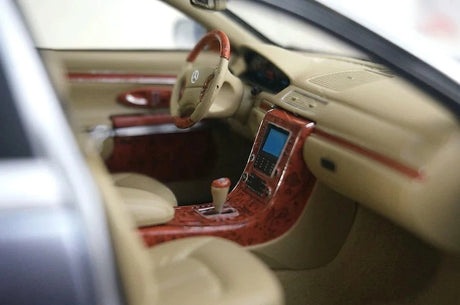 [AutoArt] 1:18 Mercedes-Maybach 2002 62 modello di auto argento e blu in metallo pressofuso