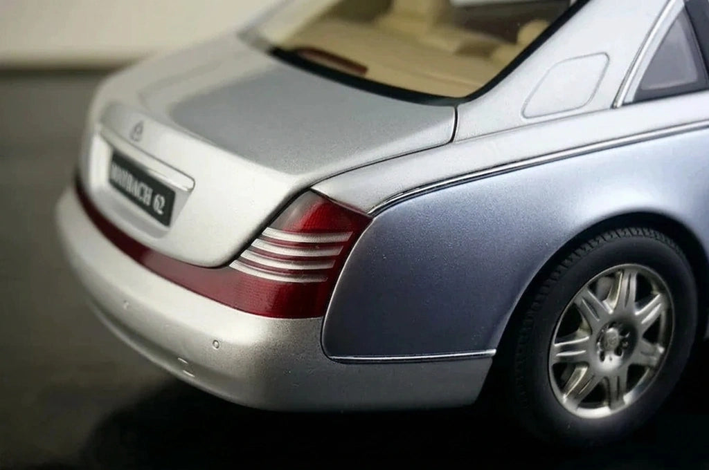 [AutoArt] 1:18 Mercedes-Maybach 2002 62 modello di auto argento e blu in metallo pressofuso
