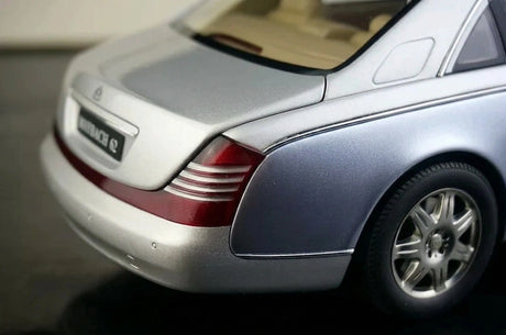 [AutoArt] 1:18 Mercedes-Maybach 2002 62 modello di auto argento e blu in metallo pressofuso