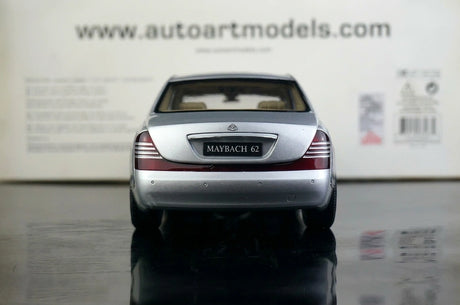 [AutoArt] 1:18 Mercedes-Maybach 2002 62 modello di auto argento e blu in metallo pressofuso