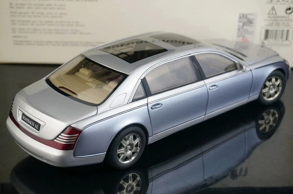 [AutoArt] 1:18 Mercedes-Maybach 2002 62 modello di auto argento e blu in metallo pressofuso