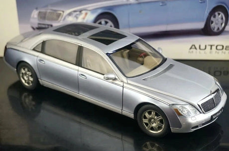 [AutoArt] 1:18 Mercedes-Maybach 2002 62 modello di auto argento e blu in metallo pressofuso
