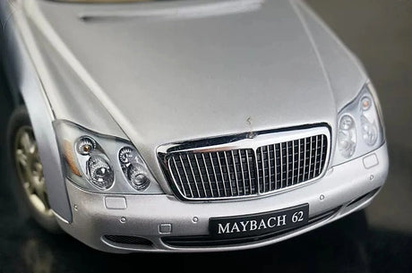 [AutoArt] 1:18 Mercedes-Maybach 2002 62 modello di auto argento e blu in metallo pressofuso