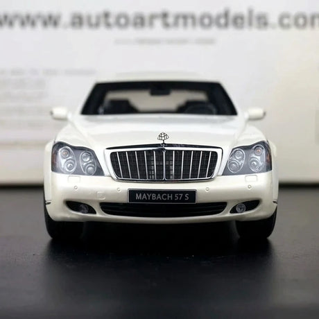 [AutoArt] 1:18 Mercedes-Maybach 2005 57S Modello bianco di auto in metallo pressofuso