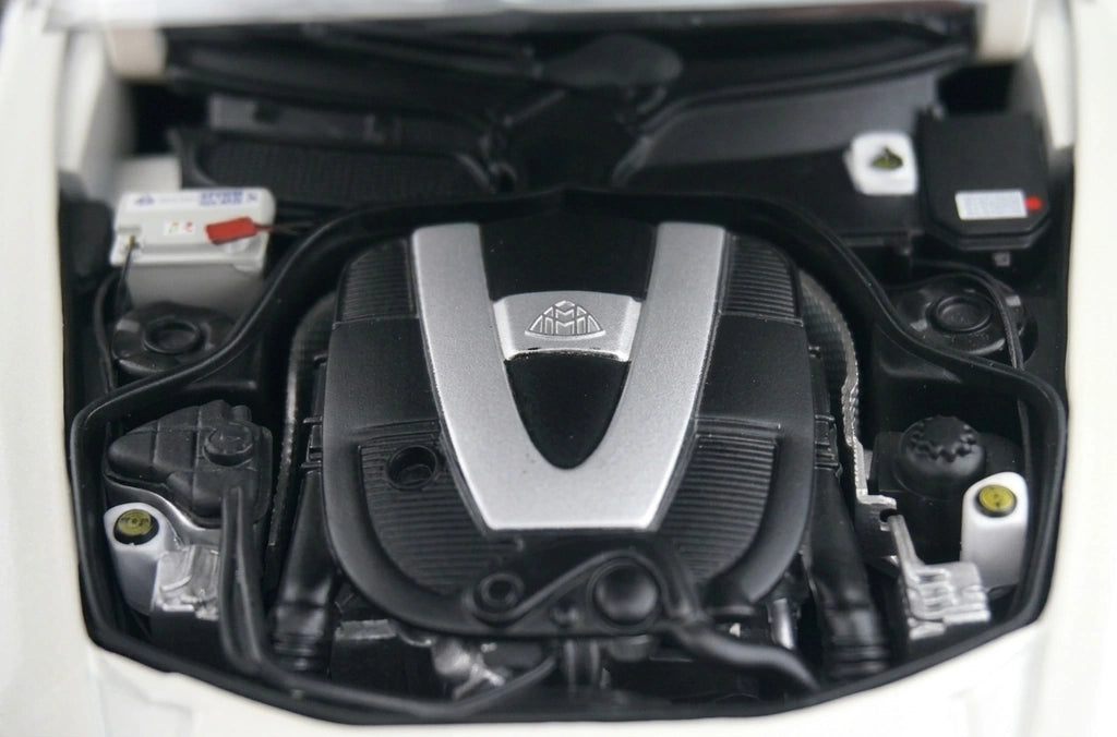 [AutoArt] 1:18 Mercedes-Maybach 2005 57S Modello bianco di auto in metallo pressofuso