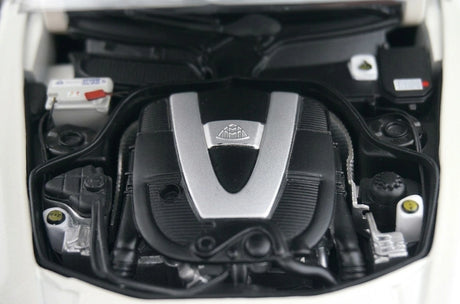 [AutoArt] 1:18 Mercedes-Maybach 2005 57S Modello bianco di auto in metallo pressofuso