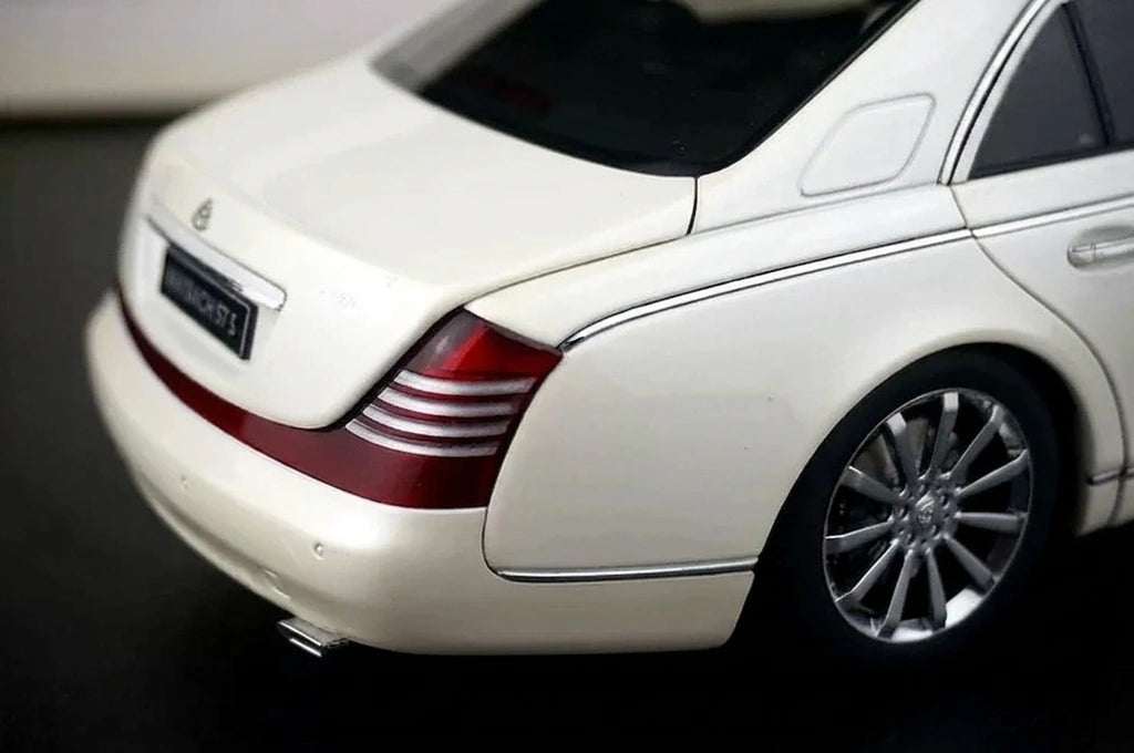 [AutoArt] 1:18 Mercedes-Maybach 2005 57S Modello bianco di auto in metallo pressofuso