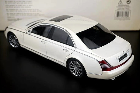 [AutoArt] 1:18 Mercedes-Maybach 2005 57S Modello bianco di auto in metallo pressofuso