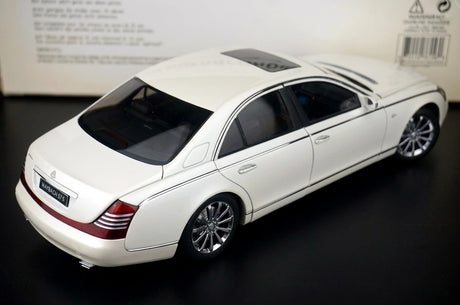 [AutoArt] 1:18 Mercedes-Maybach 2005 57S Modello bianco di auto in metallo pressofuso