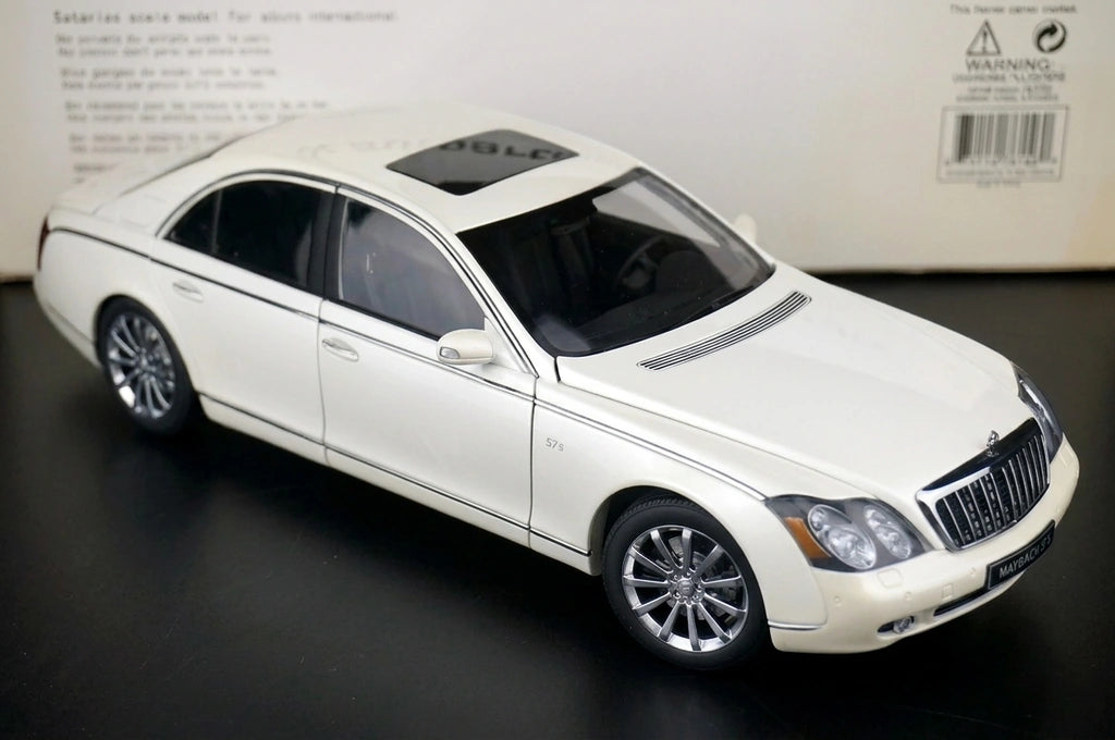 [AutoArt] 1:18 Mercedes-Maybach 2005 57S Modello bianco di auto in metallo pressofuso