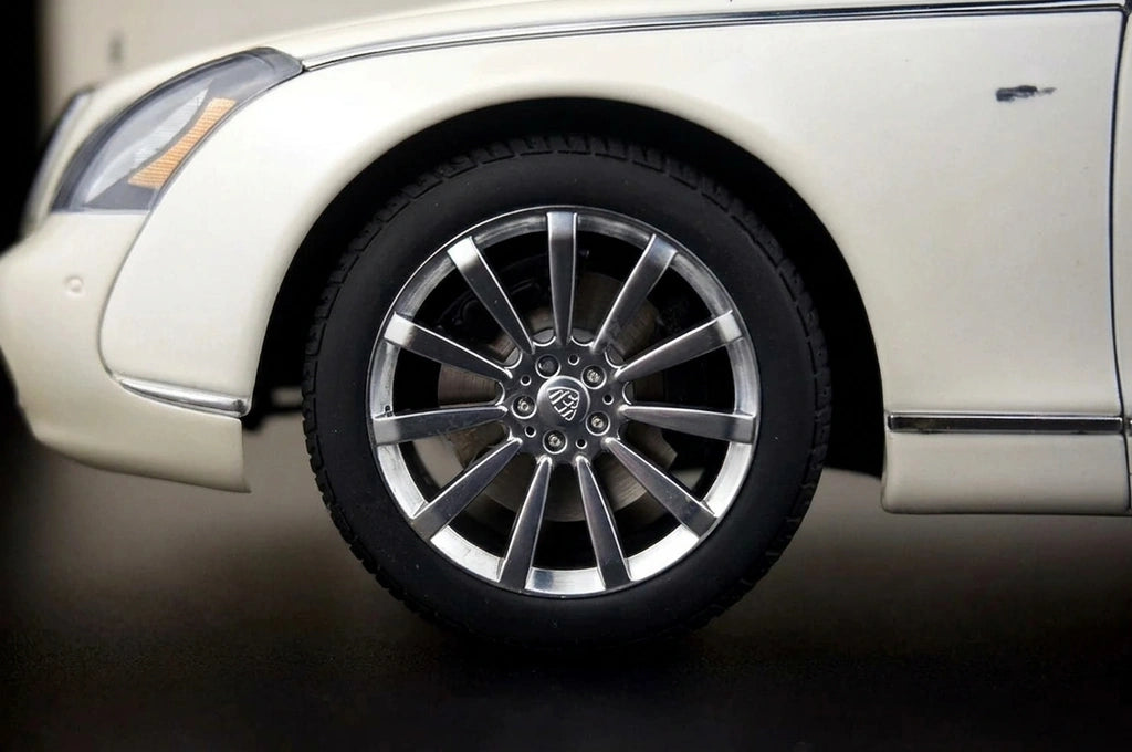 [AutoArt] 1:18 Mercedes-Maybach 2005 57S Modello bianco di auto in metallo pressofuso