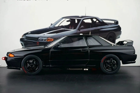 AutoArt Nissan 1989 Skyline GT-R R32 Plain Body Black 1:18 – Sammlerobjekt aus Druckguss